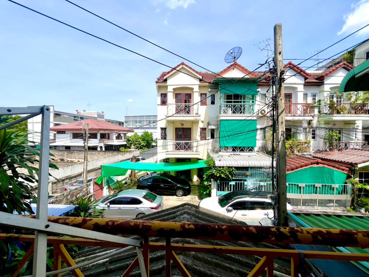 รูป โอกาสมีบ้านในฝันอยู่ทางนี้!!! ขาย ทาวน์โฮม 3 ชั้น 4 ห้องนอน ในซอยจรัญฯ75 รีโนเวทไม่เยอะ โครงสร้างแข็งแรงมาก! ทำเลดี ติดทั้งถนนจรัญฯ และถนนสิรินธร - รูปที่ 21/23