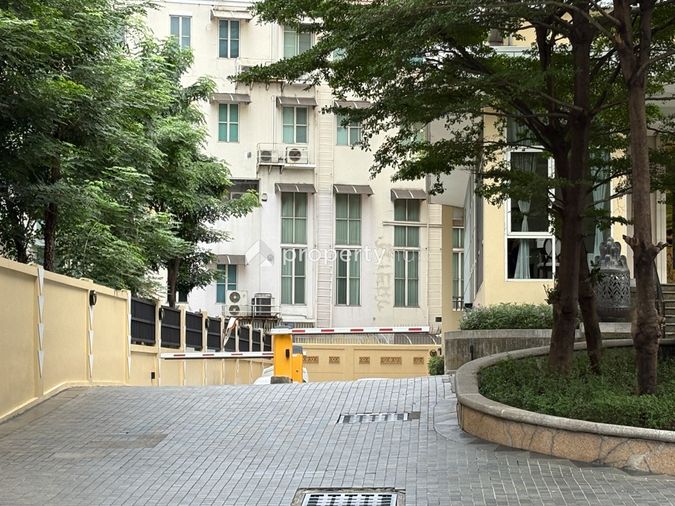 Hampton Thonglor 10