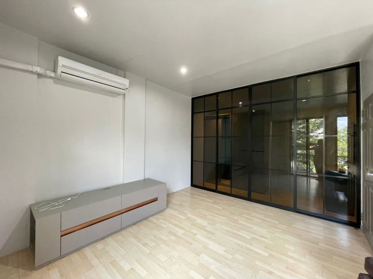 picture Townhouse for rent ✨ Areeya Mandarina Sukhumvit 77 ✨ 3 bedrooms, 3 bathrooms, On Nut Road, fully furnished and equipped with appliances. - 7/11