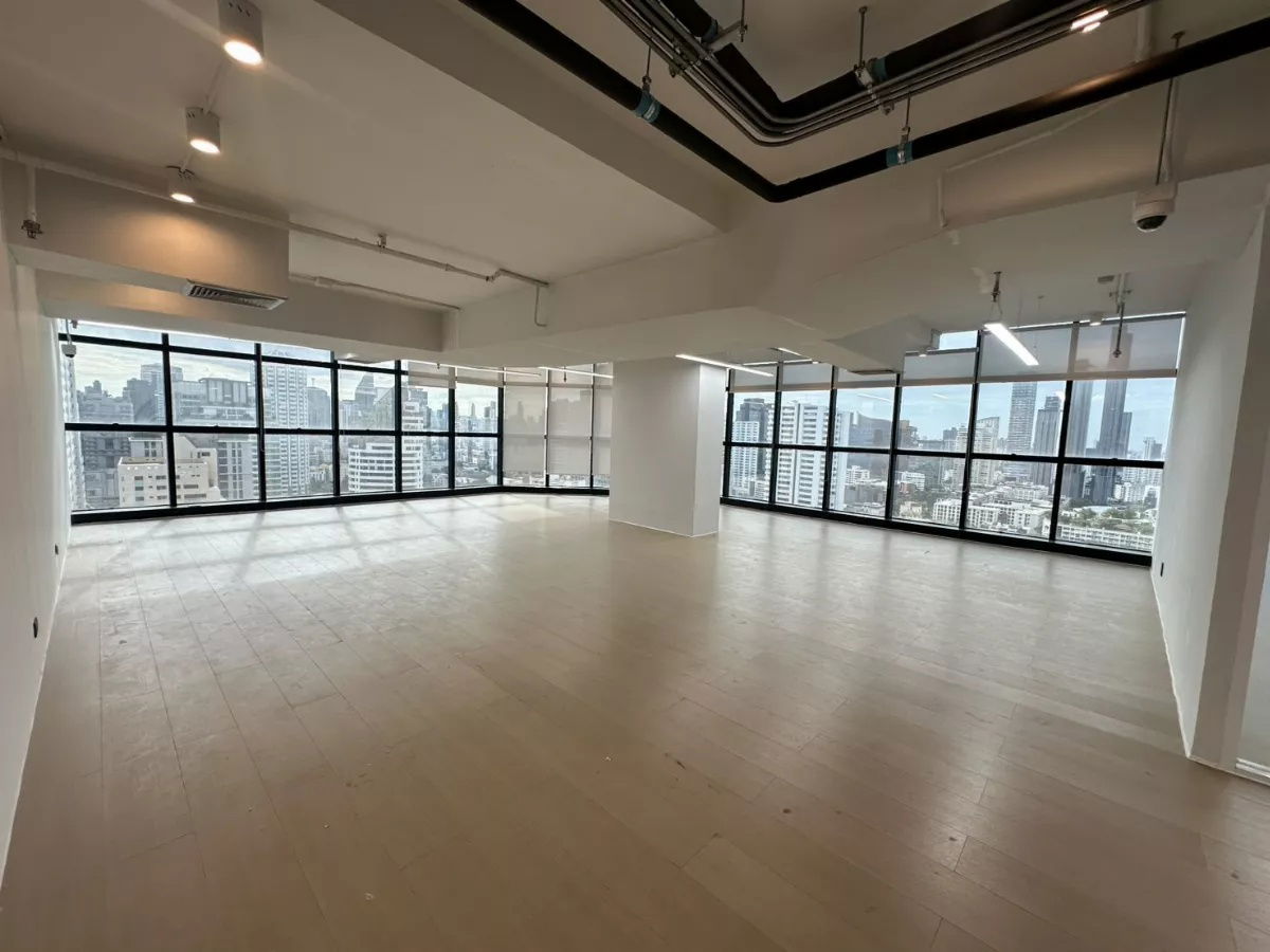 picture Modern 450 sqm Office for Rent Near BTS Ekkamai, Sukhumvit Road BRE25376 - 17/18