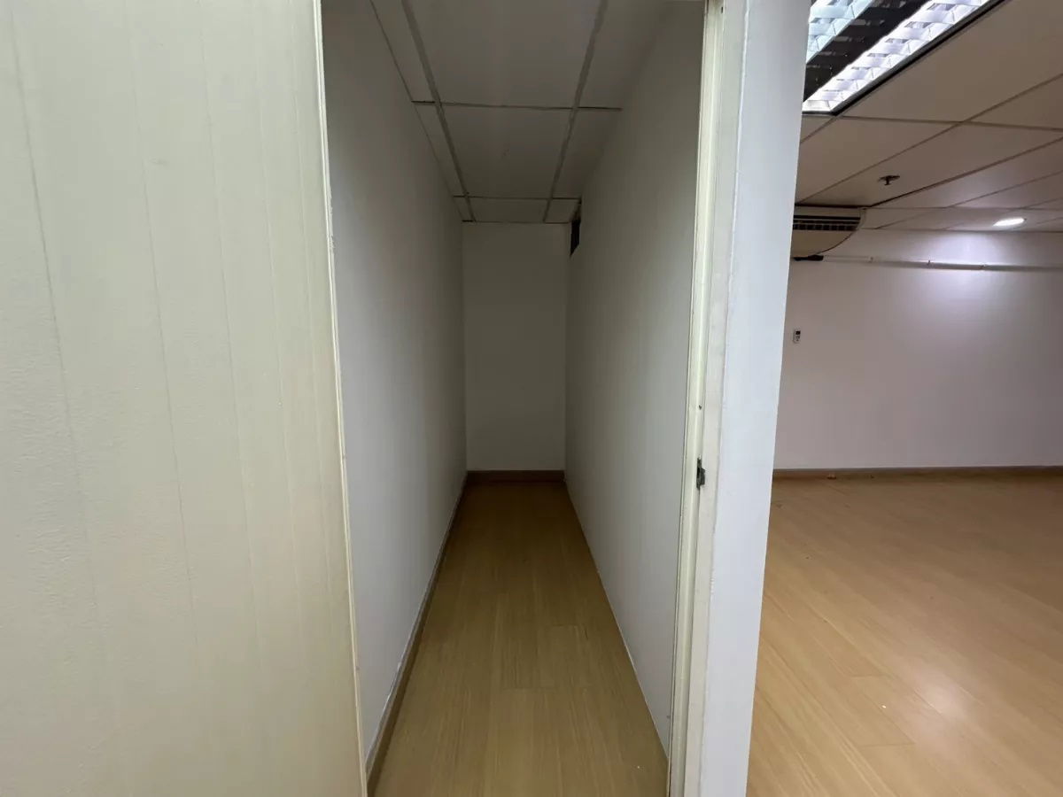 picture Bangkok Office for Rent 150 sqm near BTS Ekkamai Sukhumvit Road BRE25375 - 8/8