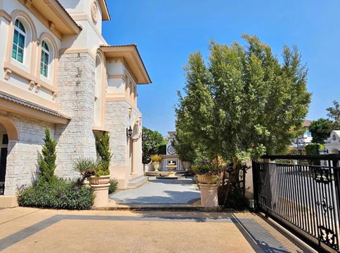 P0194 Luxury Mansion for Rent - Nantawan Bangna Km.7