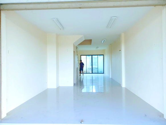 picture Orwinwittaya School 3.6 km. Commercial building for rent 4 units 3-storey 22 sq.wa. 250sq.m. Bi - 2/8