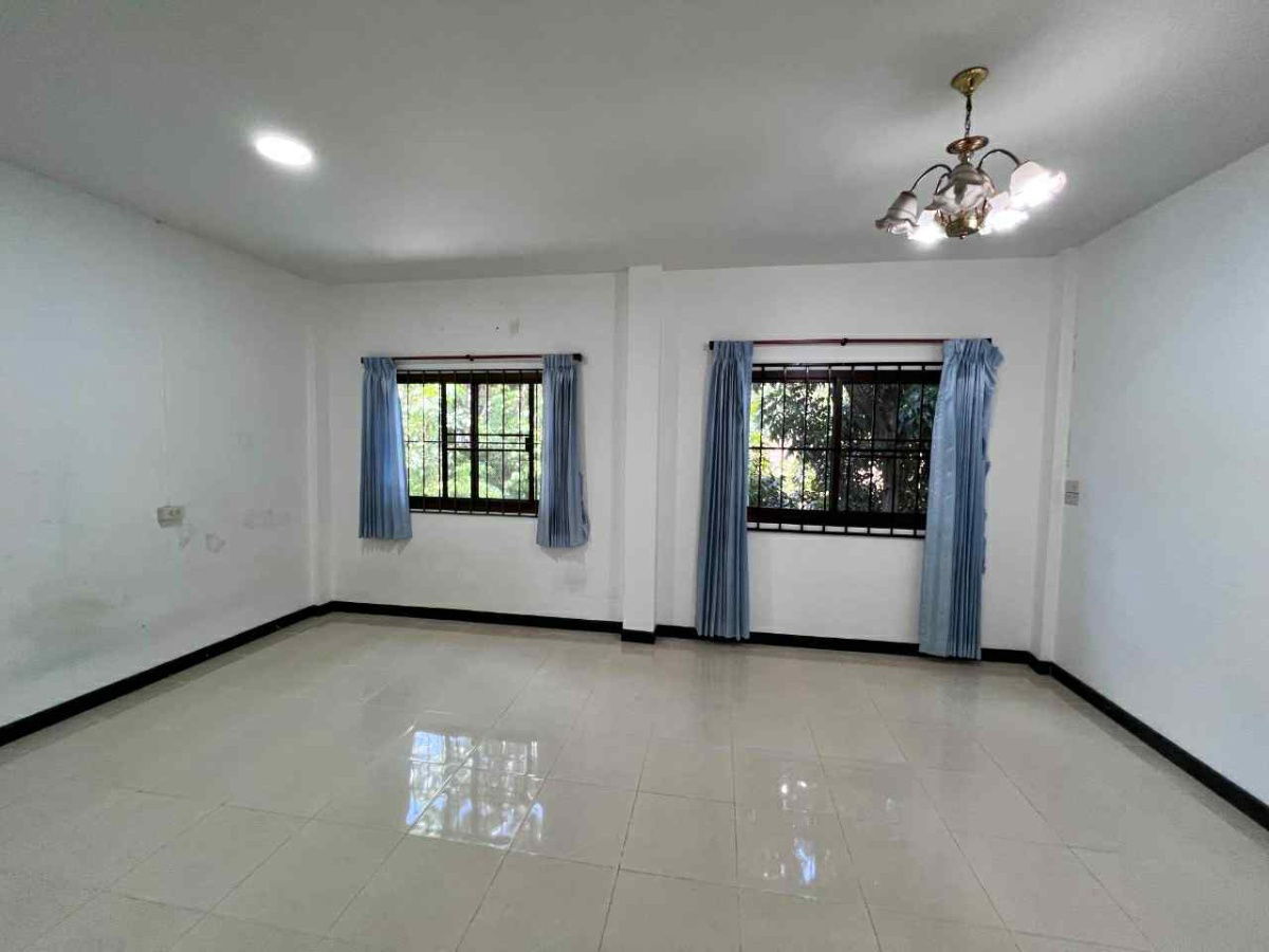 รูป ขายทาวน์เฮ้า 2ชั้น ขนาด 2 ห้องนอน 2 ห้องน้ำ ที่ดิน 24 ตรว.   หมู่บ้าน บ้านนำโชค ซอยเพชรเกษม58 ถนนพุทธมณฑลสาย1  - รูปที่ 17/26