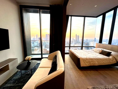 คอนโดให้เช่า : Ashton Silom【𝐑𝐄𝐍𝐓】🔥โมเดิร์นลักชัวรี่ เส้นสายเฉียบ สไตล์คนรุ่นใหม่🔥  ติดต่อไลน์ไอดี: @hacondo