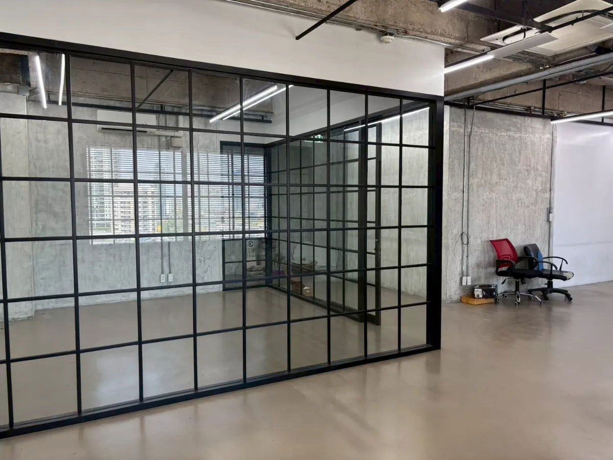 picture Bangkok Modern Office for Rent Walking Distance to Phrom Phong BTS, Sukhumvit Road BRE25380 - 2/11