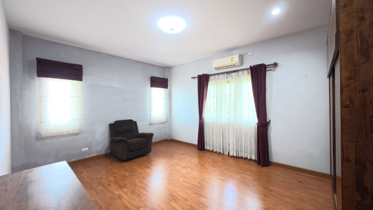 รูป Luxury Home ใกล้ชายหาดบางแสน ทำเลพรีเมียม ตกแต่งพร้อมเข้าอยู่  - รูปที่ 13/22