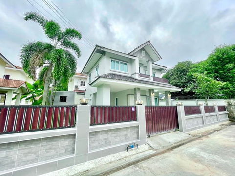 Second-hand detached house for sale, Premwara Surasak Project, Sriracha, Chonburi