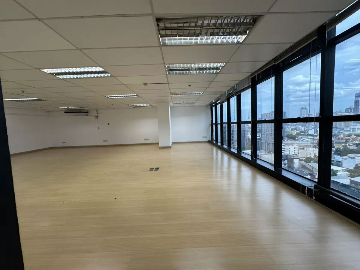 picture Bangkok Office for Rent 150 sqm near BTS Ekkamai Sukhumvit Road BRE25375 - 1/8