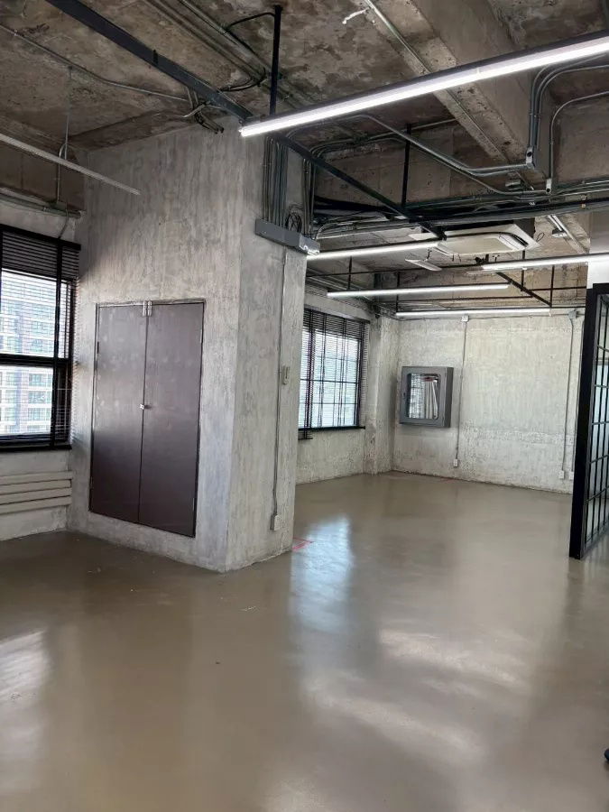 picture Bangkok Modern Office for Rent Walking Distance to Phrom Phong BTS, Sukhumvit Road BRE25380 - 9/11