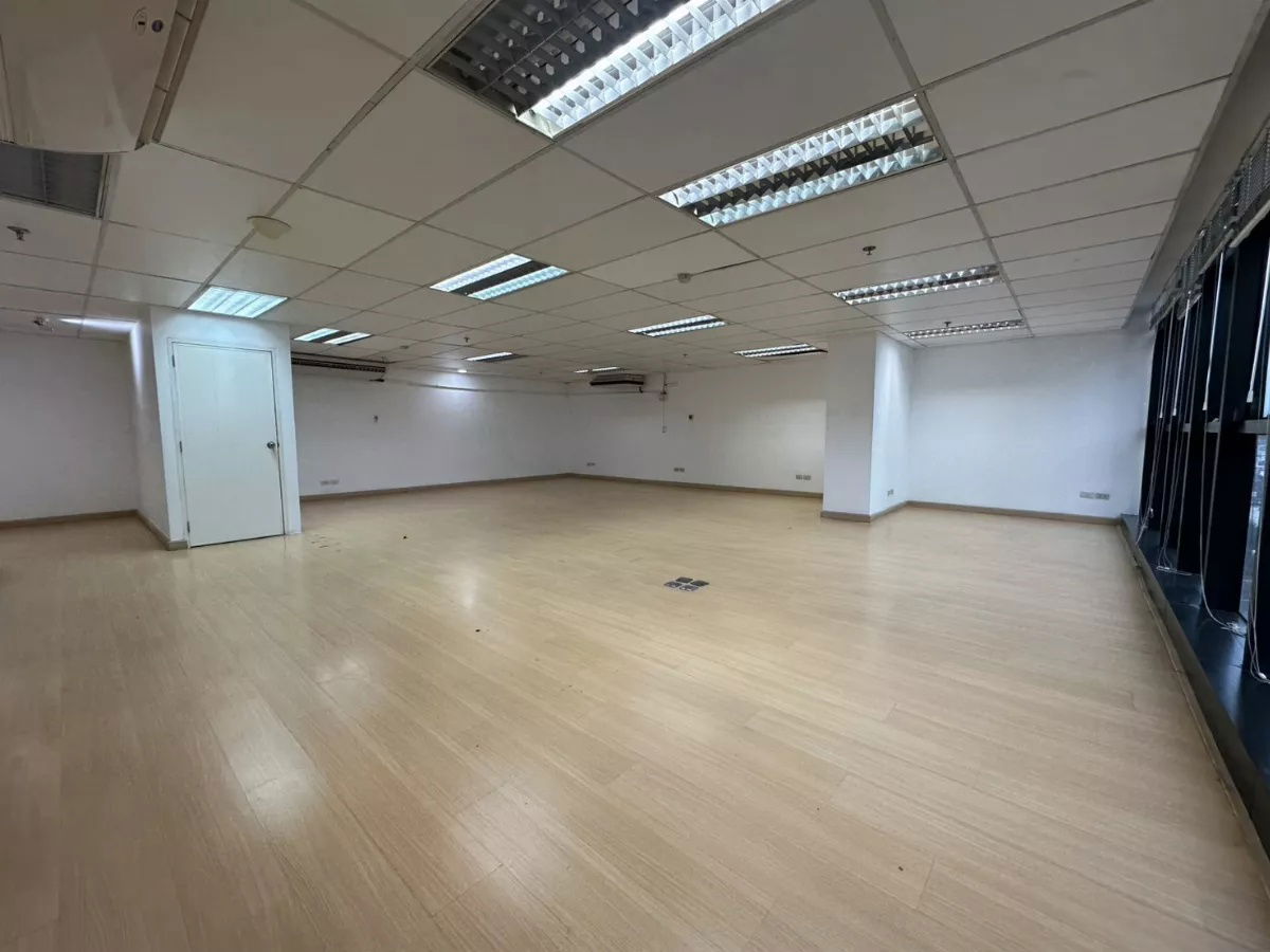 picture Bangkok Office for Rent 150 sqm near BTS Ekkamai Sukhumvit Road BRE25375 - 4/8