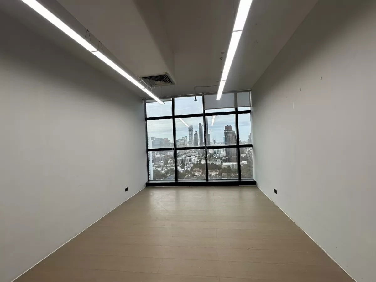 picture Modern 450 sqm Office for Rent Near BTS Ekkamai, Sukhumvit Road BRE25376 - 5/18