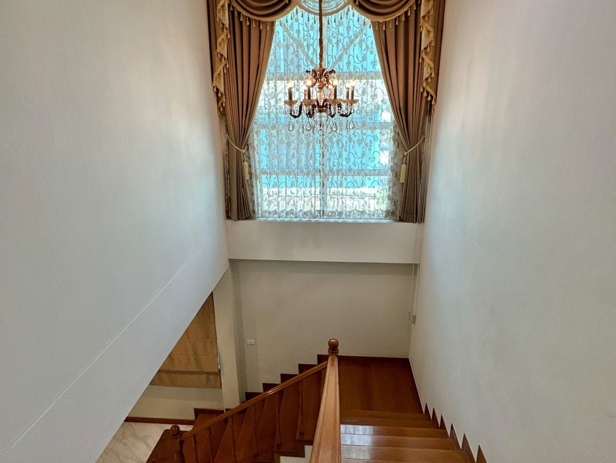 รูป Luxury Home ใกล้ชายหาดบางแสน ทำเลพรีเมียม ตกแต่งพร้อมเข้าอยู่  - รูปที่ 8/22