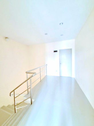 picture Orwinwittaya School 3.6 km. Commercial building for rent 4 units 3-storey 22 sq.wa. 250sq.m. Bi - 5/8