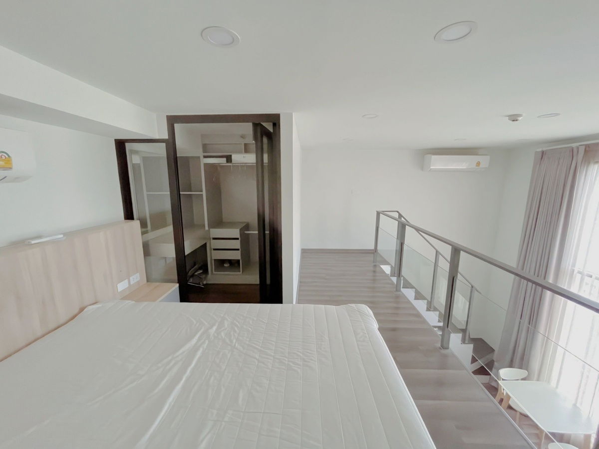 รูป 🔐#MT2306_231🔐🗓️ ว่างพร้อมอยู่🗓️𝐅𝐨𝐫 𝐑𝐞𝐧𝐭 ( 40.02 𝐬𝐪𝐦.Duplex 1 Bed , 𝟏𝐛𝐚𝐭𝐡 )𝐊𝐧𝐢𝐠𝐡𝐭𝐬𝐁𝐫𝐢𝐝𝐠𝐞 𝐒𝐩𝐚𝐜𝐞 𝐑𝐚𝐦𝐚 𝟗 - รูปที่ 5/12