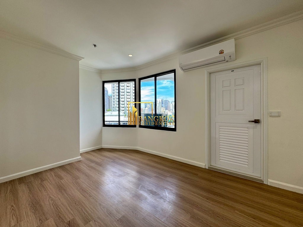 รูป Moon Tower | Renovated 3 Bedroom Condo For Sale in Ekkamai - BR2036CD - รูปที่ 27/42