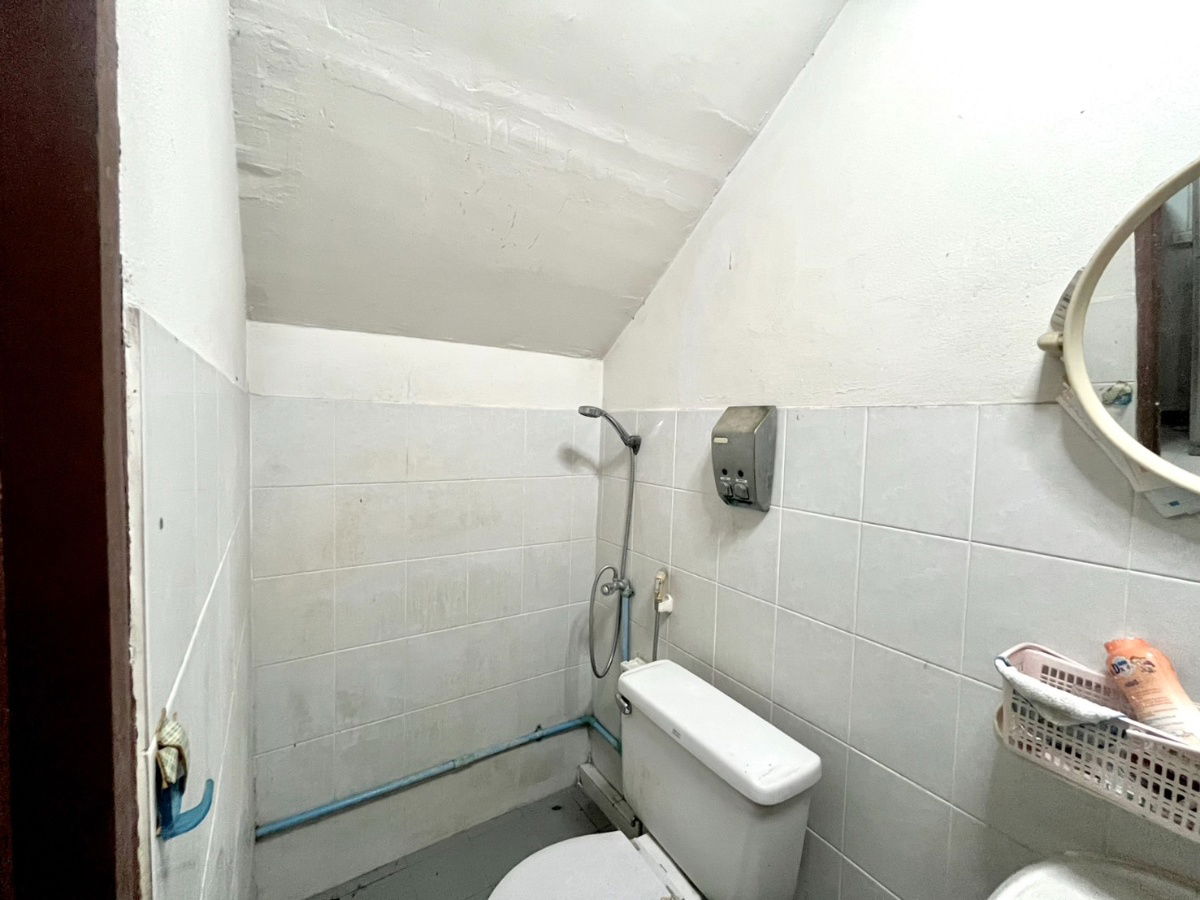 รูป โอกาสมีบ้านในฝันอยู่ทางนี้!!! ขาย ทาวน์โฮม 3 ชั้น 4 ห้องนอน ในซอยจรัญฯ75 รีโนเวทไม่เยอะ โครงสร้างแข็งแรงมาก! ทำเลดี ติดทั้งถนนจรัญฯ และถนนสิรินธร - รูปที่ 18/23