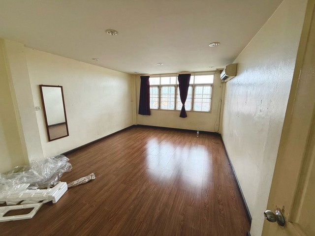 picture FOR RENT  OFFICE PROPERTY  40000 BAHT per MONTH - 6/8