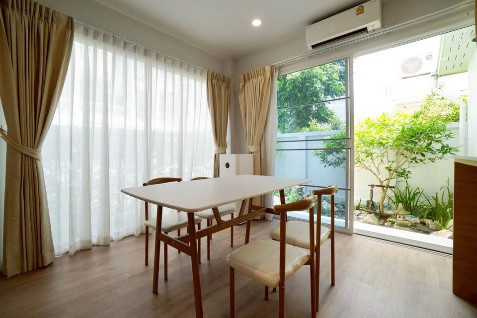 รูป ทาวน์เฮาส์ 3 ชั้น ทำเลดีใกล้ตลาดรวมโชค, เซ็นทรัลเฟส, โรงพยาบาลเทพปัญญา  - รูปที่ 4/8