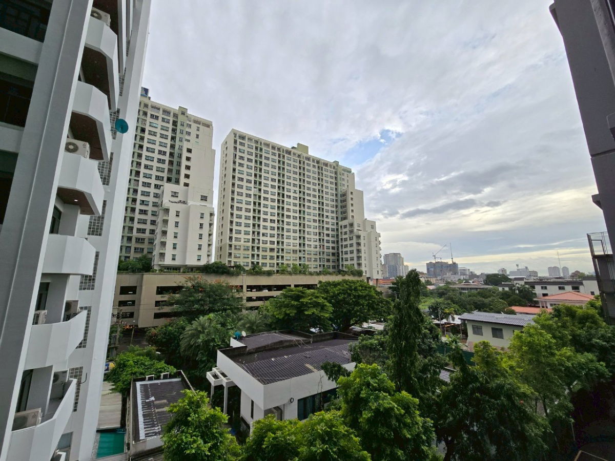 picture Condo for Rent : Knightsbridge Collage Ramkhamhaeng  Schedule a viewing 👉 Line: @propertybkk1 - 15/16