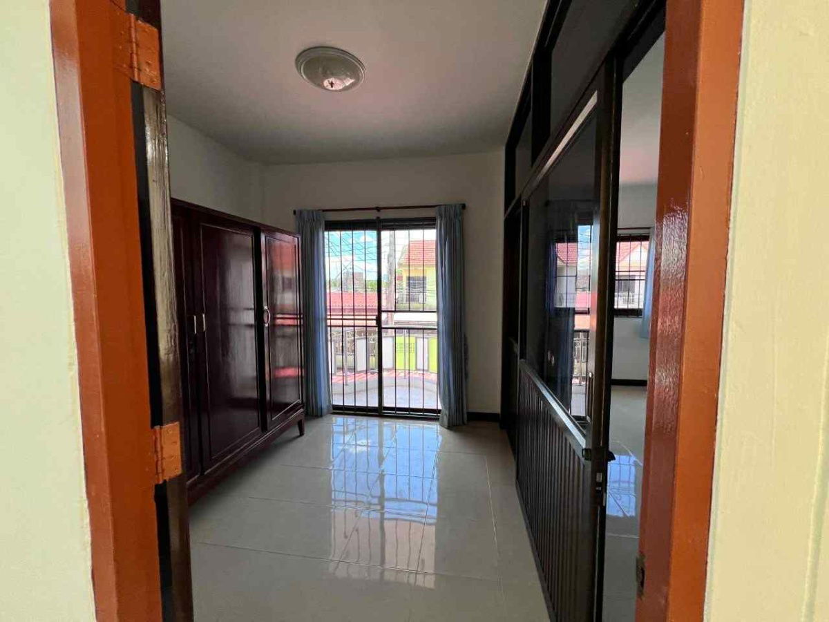 รูป ขายทาวน์เฮ้า 2ชั้น ขนาด 2 ห้องนอน 2 ห้องน้ำ ที่ดิน 24 ตรว.   หมู่บ้าน บ้านนำโชค ซอยเพชรเกษม58 ถนนพุทธมณฑลสาย1  - รูปที่ 9/26