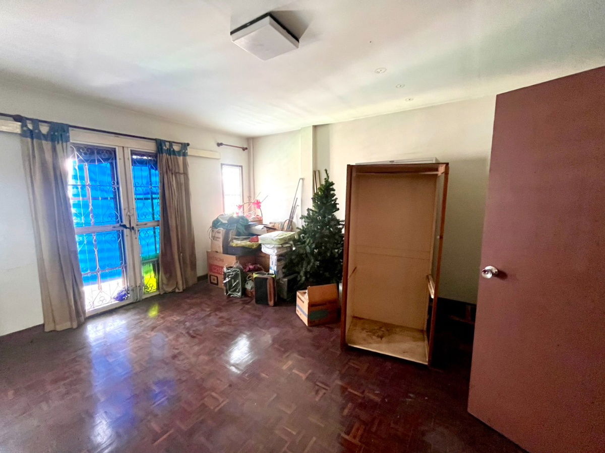 รูป โอกาสมีบ้านในฝันอยู่ทางนี้!!! ขาย ทาวน์โฮม 3 ชั้น 4 ห้องนอน ในซอยจรัญฯ75 รีโนเวทไม่เยอะ โครงสร้างแข็งแรงมาก! ทำเลดี ติดทั้งถนนจรัญฯ และถนนสิรินธร - รูปที่ 13/23