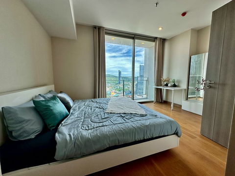 Condo for sale in Sriracha Marina Bay Front, cheap price, great  location, city center, next to the sea.