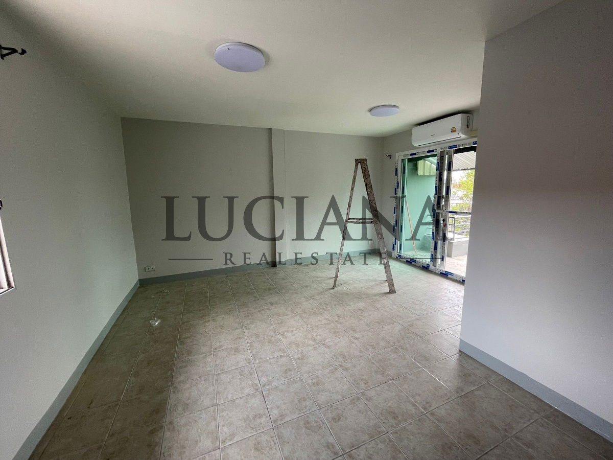 picture  🏡 3-story townhouse for rent, corner unit, near MRT Sutthisan, prime location for living & home office! ✨ - 12/12