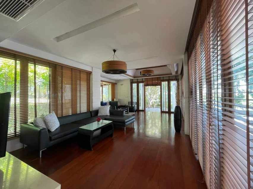 รูป H33 ให้เช่า บ้านเดี่ยวสุดหรู บนหาดส่วนตัว ติดทะเลพัทยาเหนือ พร้อมสระว่ายน้ำ - รูปที่ 9/25