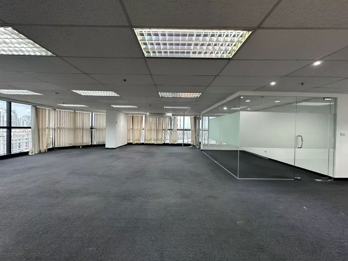 picture Bangkok Fully Fitted Office for Rent Sukhumvit Road Near BTS Ekkamai BRE25374 - 5/11