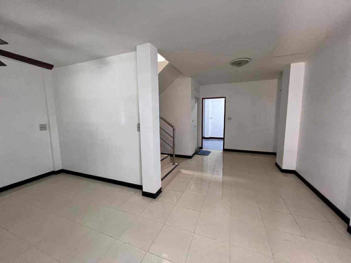 รูป ขายทาวน์เฮ้า 2ชั้น ขนาด 2 ห้องนอน 2 ห้องน้ำ ที่ดิน 24 ตรว.   หมู่บ้าน บ้านนำโชค ซอยเพชรเกษม58 ถนนพุทธมณฑลสาย1  - รูปที่ 7/26