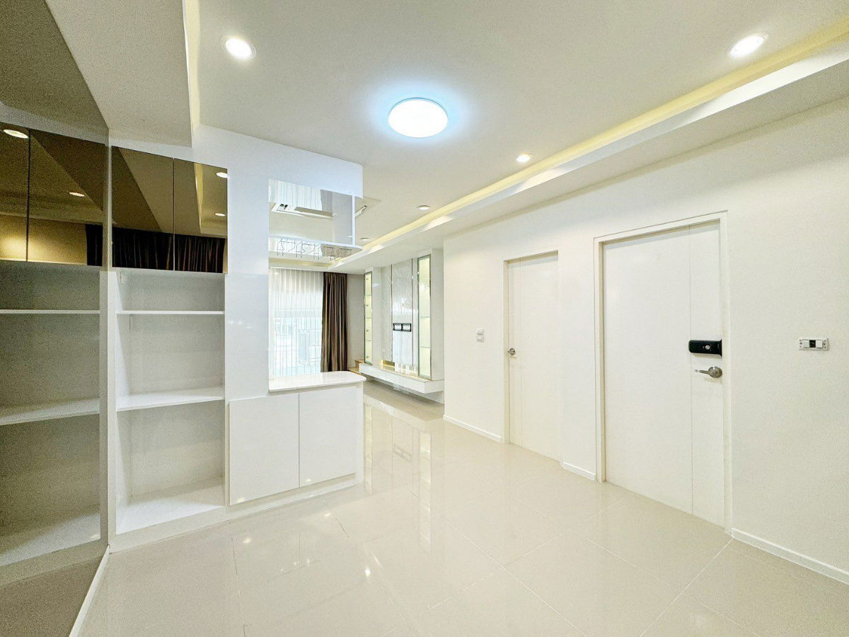 รูป ซื้อ ขาย  ทาวน์โฮม บ้านกลางเมือง สวนหลวง — ใกล้ถนนพัฒนาการ ศรีนครินทร์ ทางด่วน และรถไฟฟ้า เดินทางสะดวก เหมาะกับชีวิตเมือง  Line ID : @951qfbfi - รูปที่ 3/11
