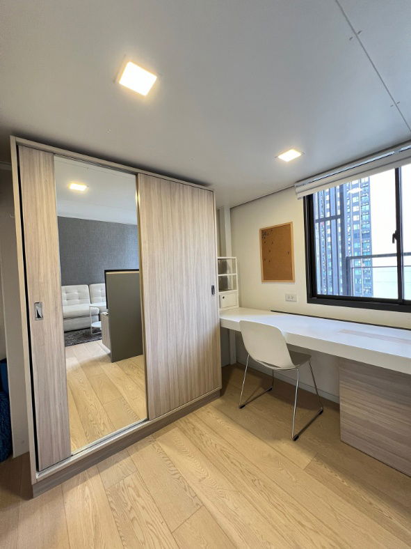 picture Chewathai Residence Asoke, 35 sq m Duplex, great price, mid-level. Interested? Call or add me on Line. - 8/14