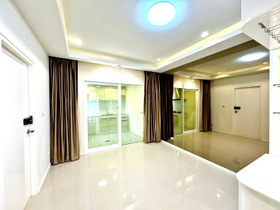 Townhouses for sale Bangkok : Buy and sell townhomes in Baan Klang Muang, Suan Luang — near Phatthanakan Road, expressway, and BTS. Convenient transportation. ID: @951qfbfi