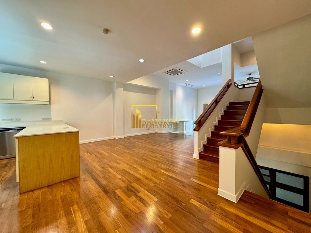 รูป Spacious 3 Bed Townhouse With Pool Access in Ekkamai Area - BR8731TH - รูปที่ 15/59