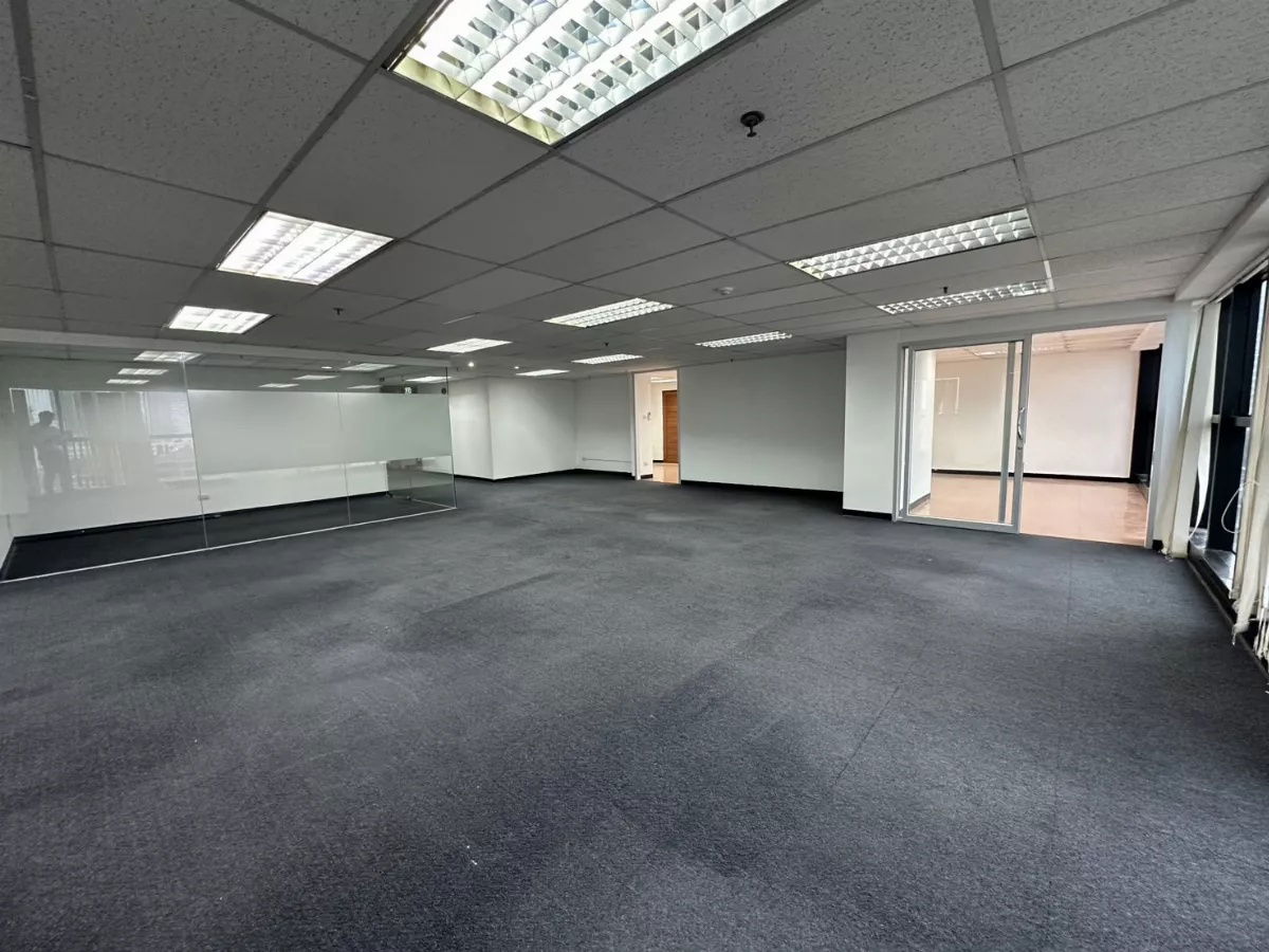 picture Bangkok Fully Fitted Office for Rent Sukhumvit Road Near BTS Ekkamai BRE25374 - 9/11