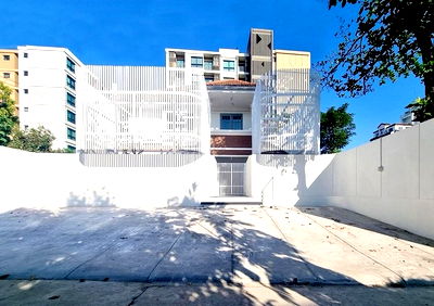 Office for rent ซอยเสนา : FOR RENT  OFFICE PROPERTY  74999 BAHT per MONTH