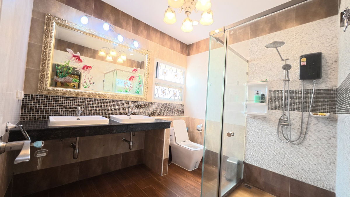 รูป Luxury Home ใกล้ชายหาดบางแสน ทำเลพรีเมียม ตกแต่งพร้อมเข้าอยู่  - รูปที่ 5/22
