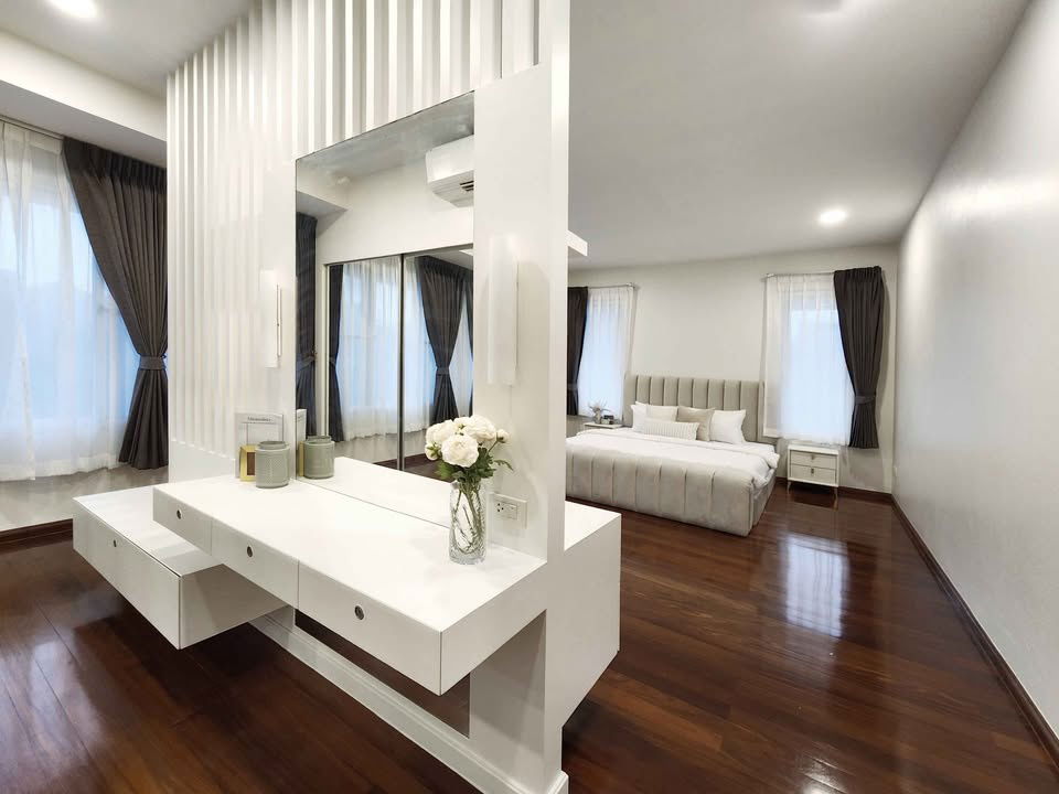 รูป ให้เช่า 1 ห้อง ที่ : บ้านเดี่ยวสุดหรู 3 ชั้น ย่านรัชดานิเวศน์ 16 - รูปที่ 13/16
