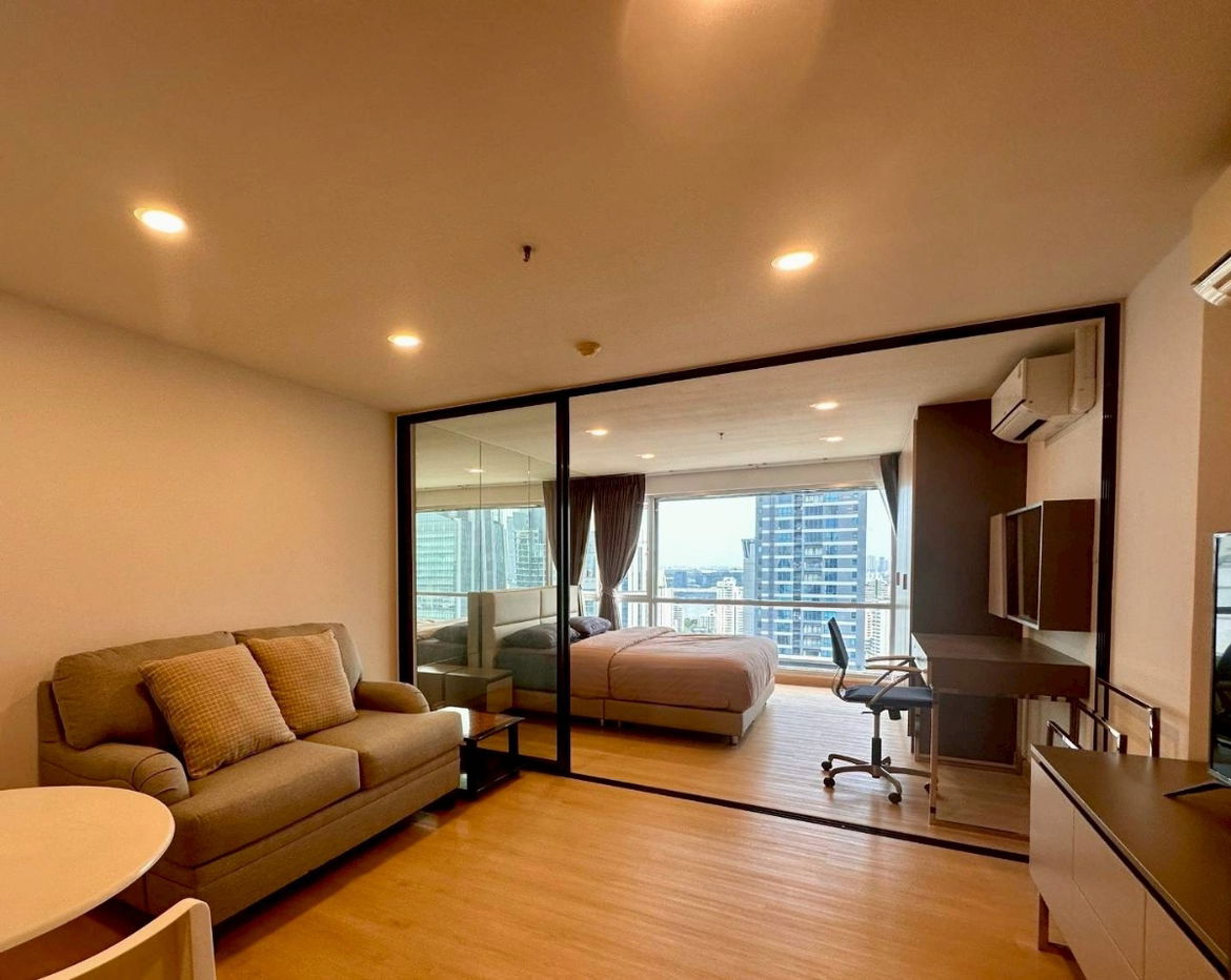 picture For Rent | 1 bedroom 40 sq.m.  large room with superb decorated only 25,000 baht.  - 1/6