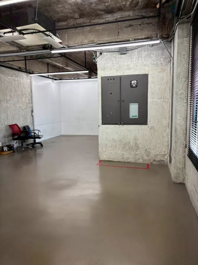 picture Bangkok Modern Office for Rent Walking Distance to Phrom Phong BTS, Sukhumvit Road BRE25380 - 3/11