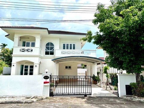 🏡✨ขายบ้าน 3 ห้องนอน หมู่บ้านเอ็มเพอเร่อ 2 – แยกรวมโชค เพียง 5.3 ล้านบาท 