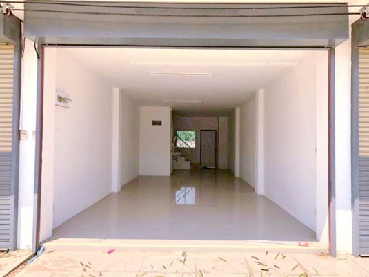 picture PTT Rama 2 Km.35 Thonburi-Pak Tho Samut Sakhon Hospital 3.6 km.  4-story commercial bu - 3/8