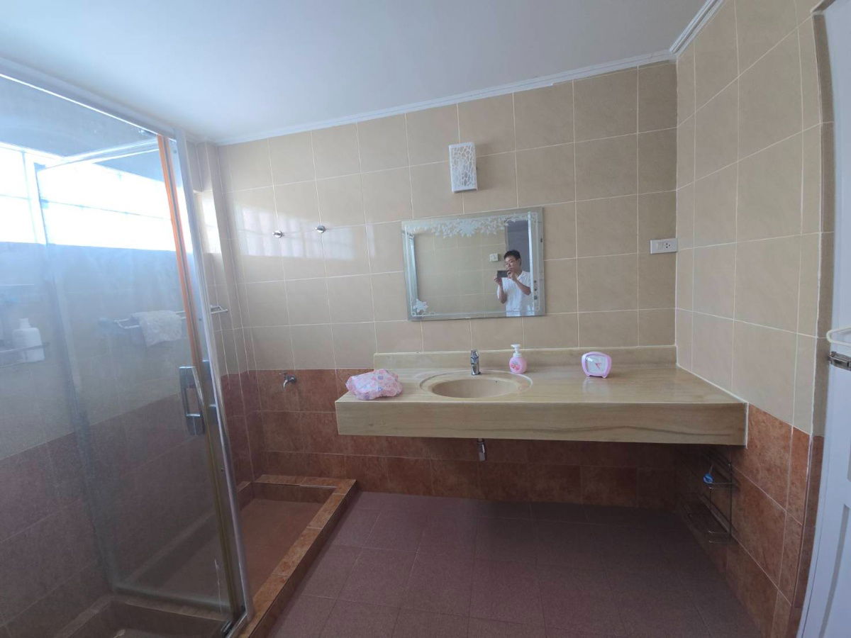 รูป บ้านเดี่ยว 2 ชั้น พื้นไม้สักแท้ Renovate ใหม่ทั้งหลังพร้อมที่จอดรถ 5คัน ,หมู่บ้านเมืองทอง 2/2 ,ที่ดิน 100  ตร.วา ,พื้นที่ใช้สอย 338 ตร.ม - รูปที่ 9/18