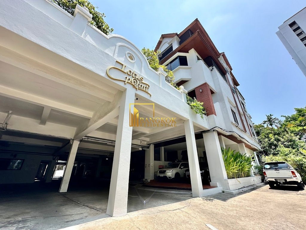 รูป Spacious 3 Bed Townhouse With Pool Access in Ekkamai Area - BR8731TH - รูปที่ 57/59