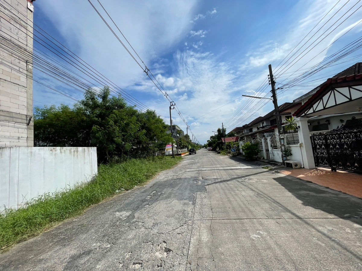 รูป ขายที่ดินเปล่า เจ้าของขายเอง ที่ถมแล้ว ทำเลสวยมากใกล้รถไฟฟ้าสายสีชมพู ย่านพระยาสุเรนทร์ กรุงเทพ แปลงหัวมุม 75 ตรว. ในซอยพระยาสุเรนทร์ 33 - รูปที่ 2/7