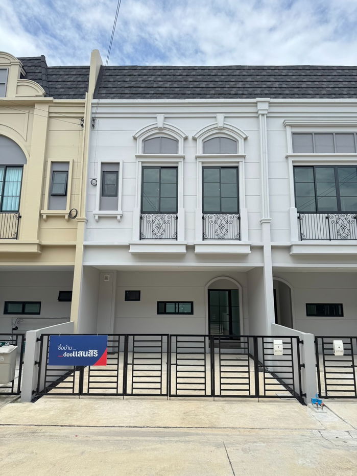 รูป ขายทาวน์โฮมสไตล์ปารีส 2 ห้องนอนมาสเตอร์ ทำเลพัฒนาการ - รูปที่ 1/9