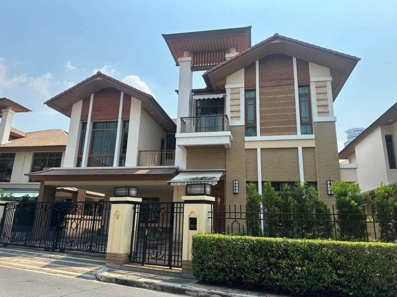 ขายบ้านเดี่ยว : ขายบ้านเดี่ยวสุขุมวิท บ้านแสนสิริ สุขุมวิท67 ใกล้ BTS เอกมัย 4ห้องนอน 5ห้องน้ำ มีห้องแม่บ้าน Baan Sansiri Sukhumvit67  0879074045