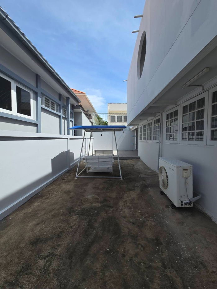 รูป บ้านเดี่ยว 2 ชั้น พื้นไม้สักแท้ Renovate ใหม่ทั้งหลังพร้อมที่จอดรถ 5คัน ,หมู่บ้านเมืองทอง 2/2 ,ที่ดิน 100  ตร.วา ,พื้นที่ใช้สอย 338 ตร.ม - รูปที่ 10/18