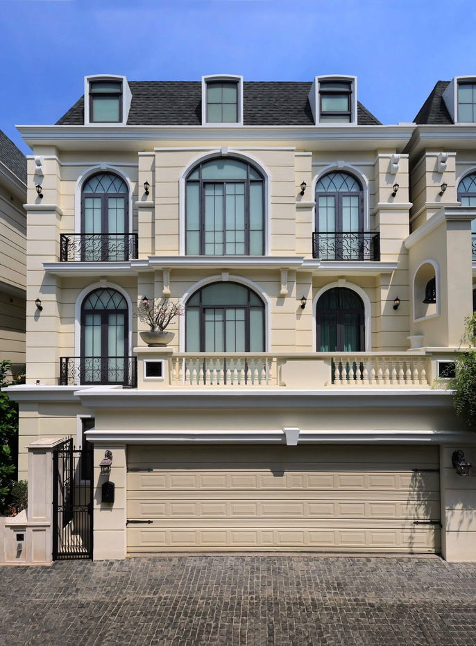 รูป ซื้อ ขาย Pool Villa กลางเมือง ย่านเอกมัย ขายพร้อมผู้เช่า ค่าเช่า 450,000 บาท  Yield ดี บ้านสวยมาก ห้องแม่บ้านแยกส่วน Line ID : @951qfbfi - รูปที่ 1/16